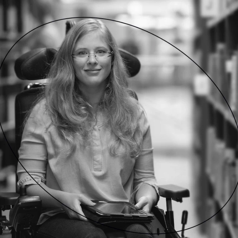 Kobieta na wózku inwalidzkim